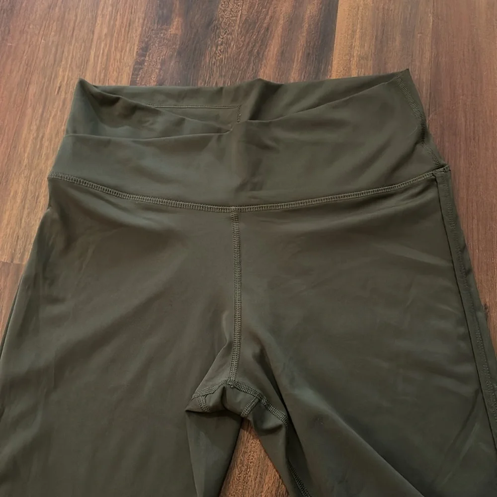 Nike Army Green Crossbody Mid Rise Waist Leggings Size Lg Workout, Activewear - Picture 3 of 11
